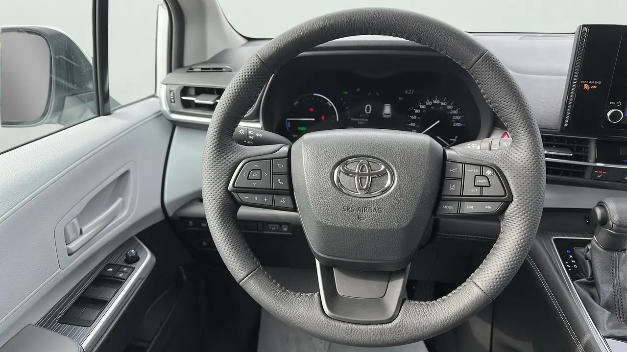Toyota Sienna снимка Toyota Sienna
