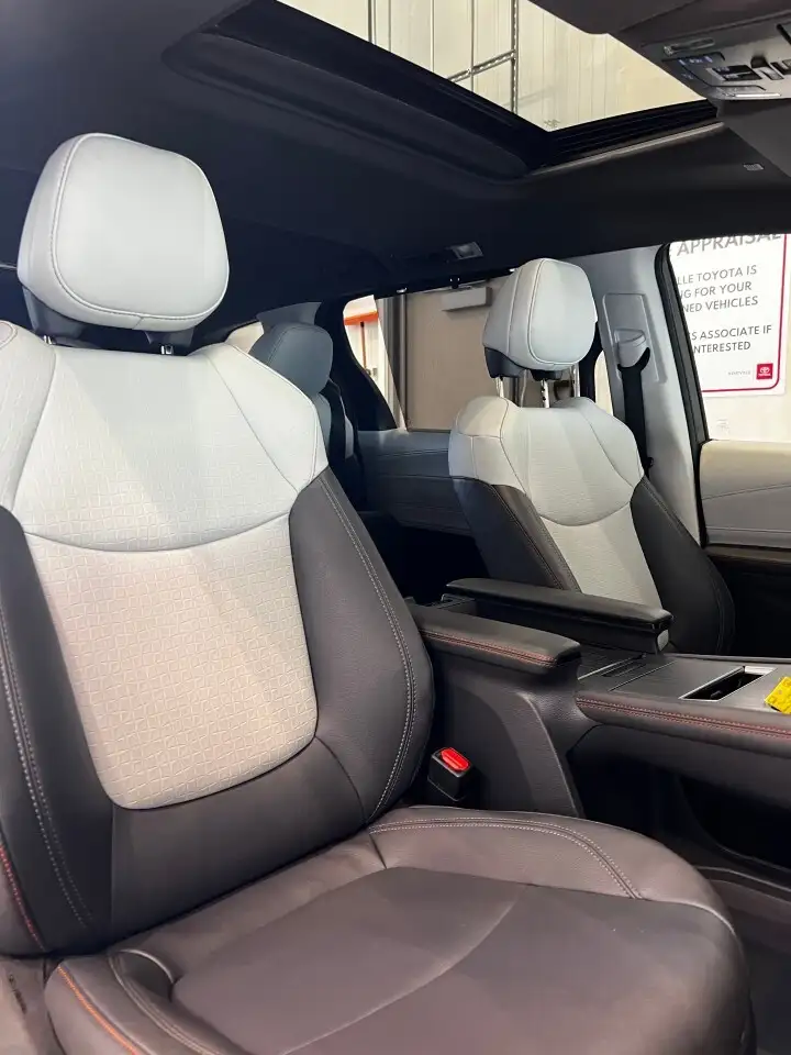 Toyota Sienna снимка Toyota Sienna