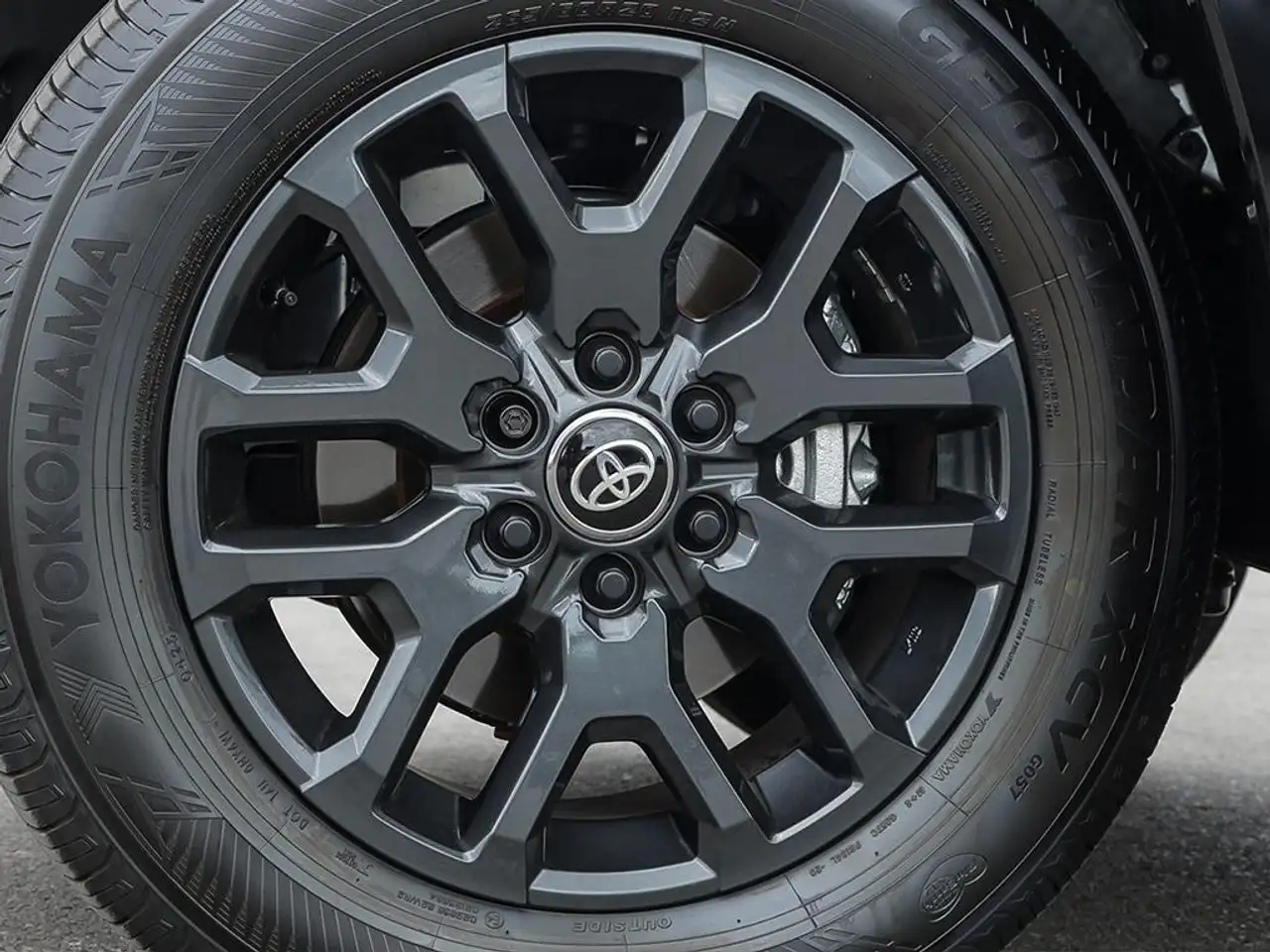 Toyota Sequoia снимка Toyota Sequoia