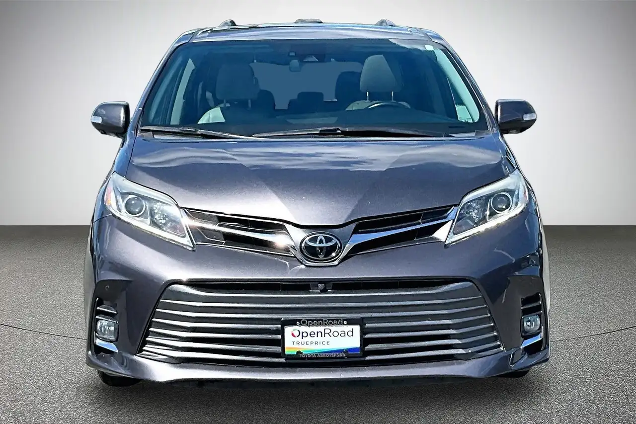 Toyota Sienna photo Toyota Sienna