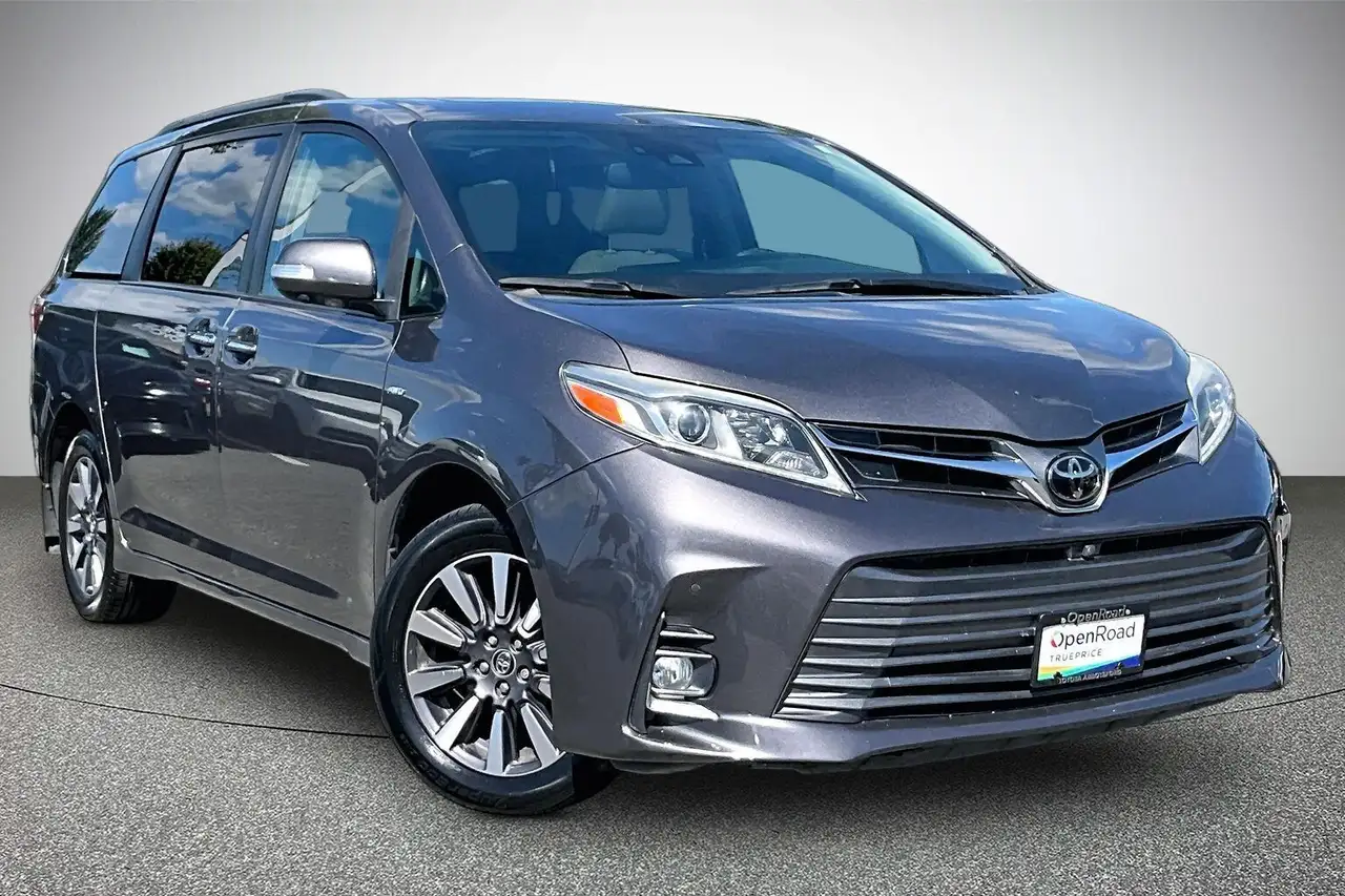 Toyota Sienna photo Toyota Sienna
