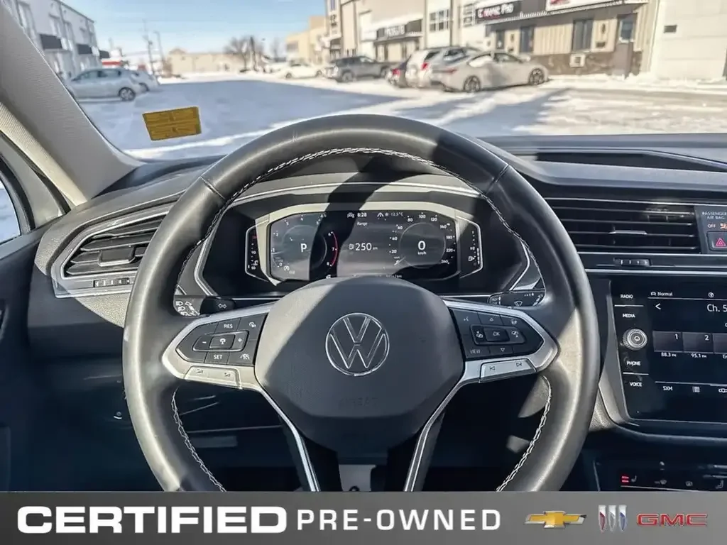Volkswagen Tiguan снимка Volkswagen Tiguan