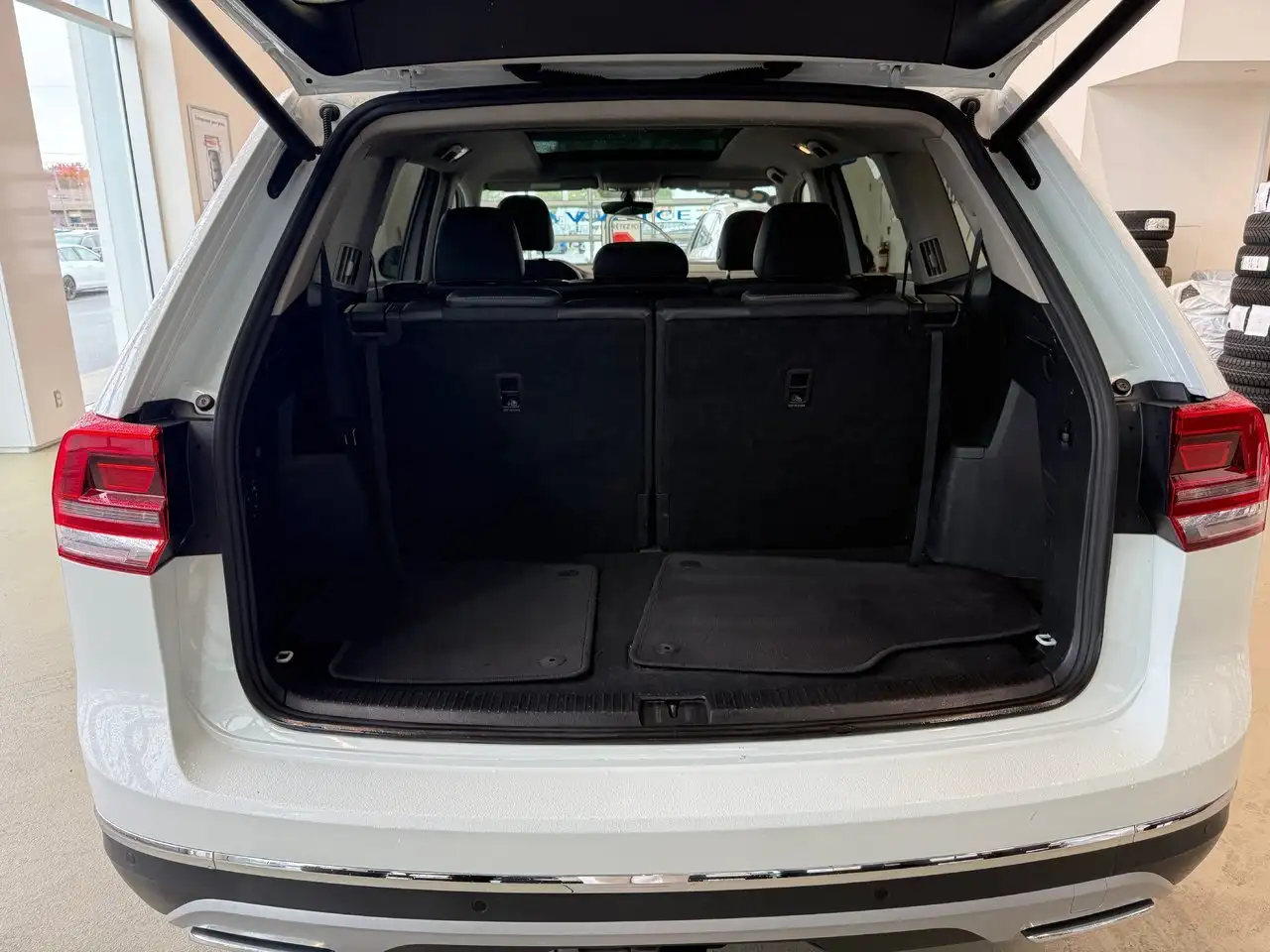 Volkswagen Atlas снимка Volkswagen Atlas