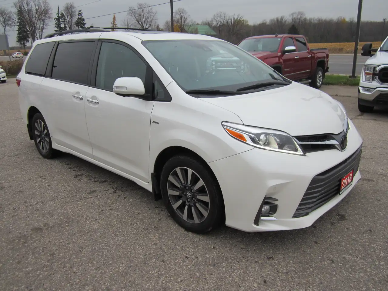 Toyota Sienna снимка Toyota Sienna