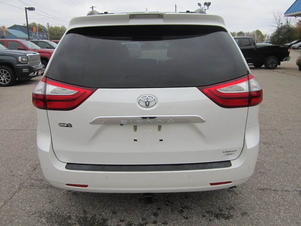 Toyota Sienna снимка Toyota Sienna