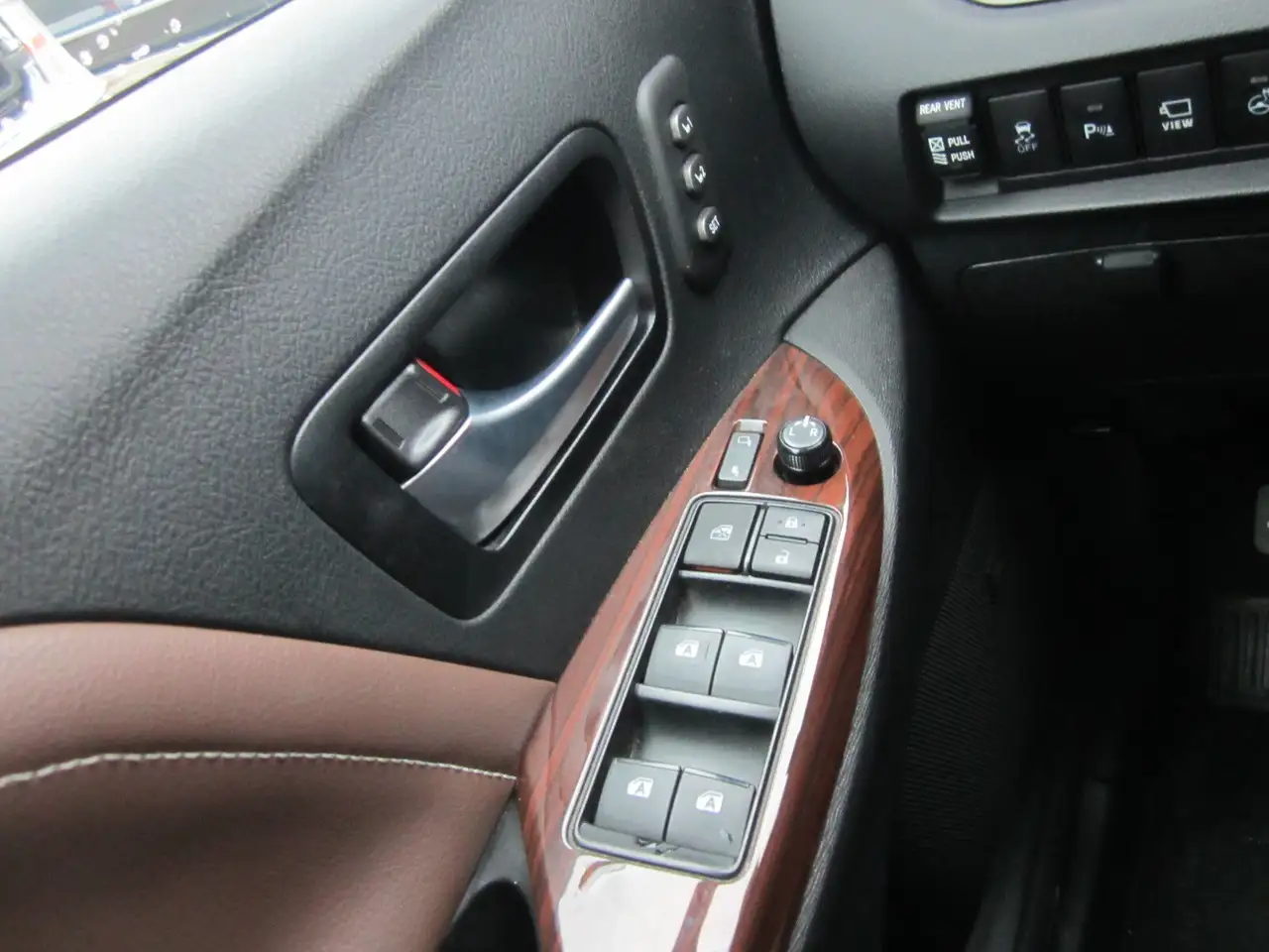 Toyota Sienna снимка Toyota Sienna