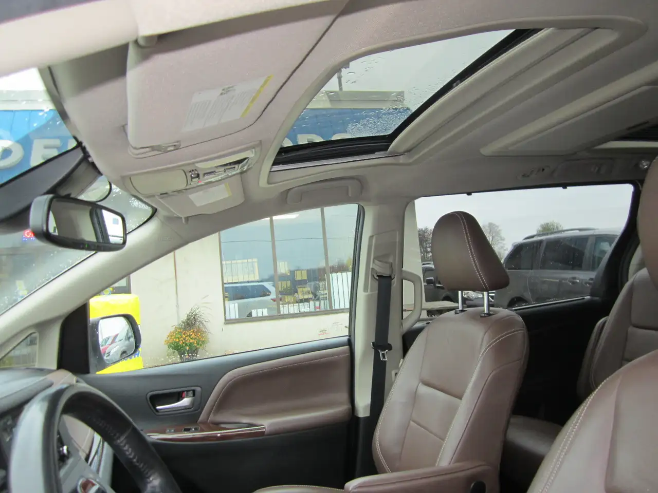 Toyota Sienna снимка Toyota Sienna
