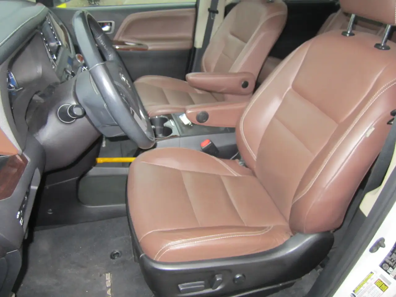 Toyota Sienna снимка Toyota Sienna