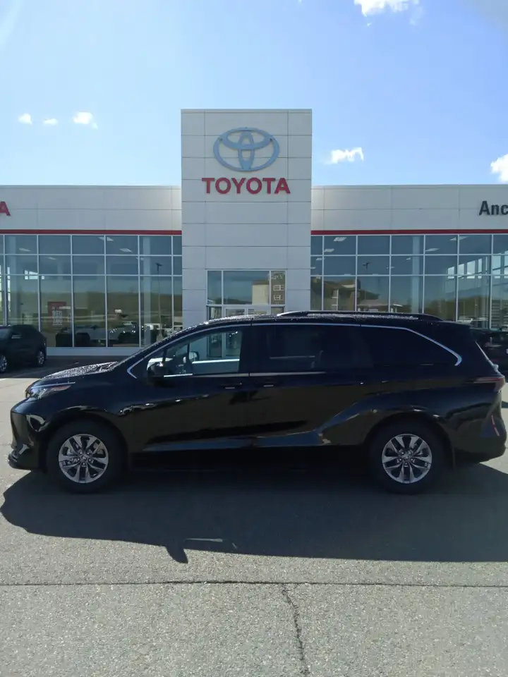 Toyota Sienna снимка Toyota Sienna