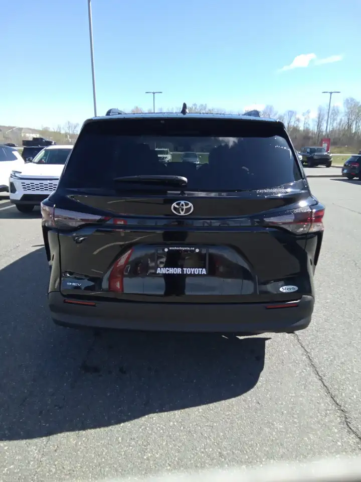 Toyota Sienna снимка Toyota Sienna