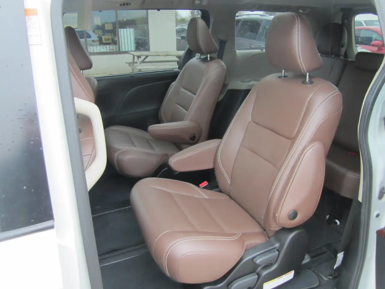 Toyota Sienna снимка Toyota Sienna