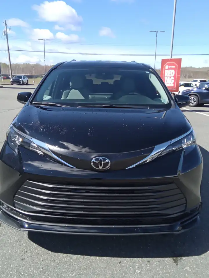 Toyota Sienna снимка Toyota Sienna