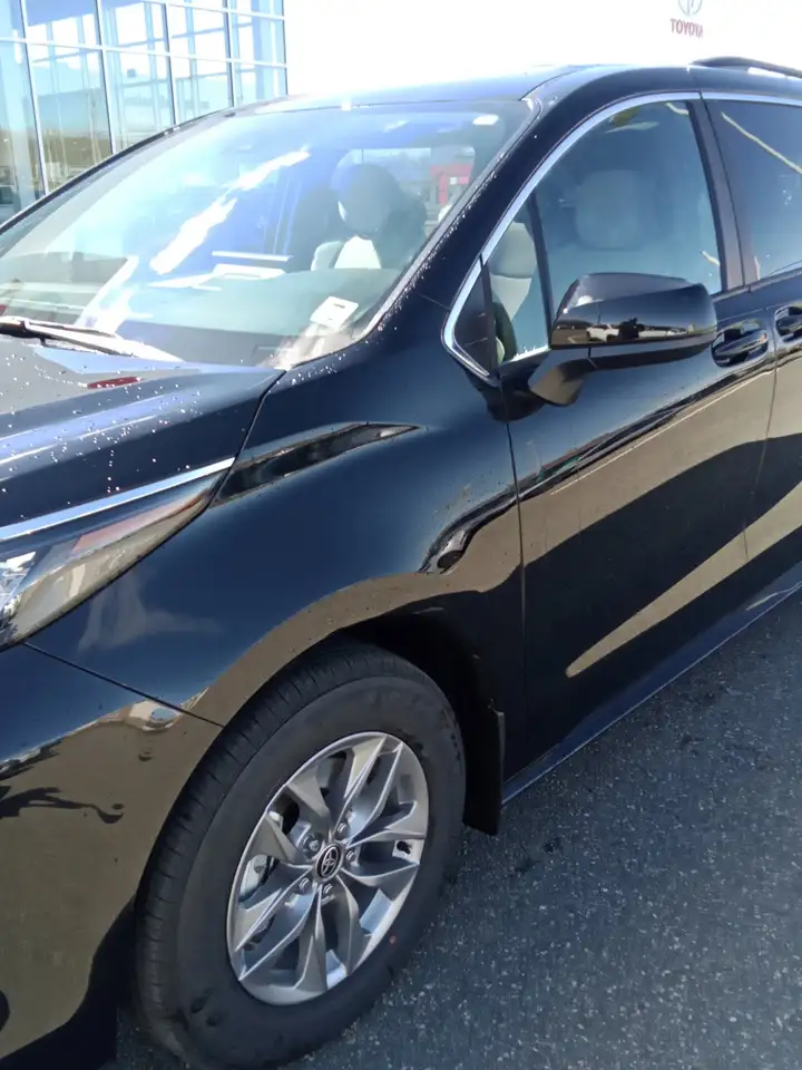 Toyota Sienna снимка Toyota Sienna