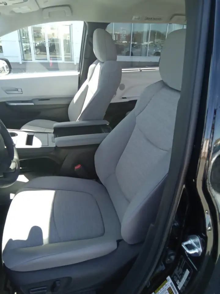 Toyota Sienna снимка Toyota Sienna