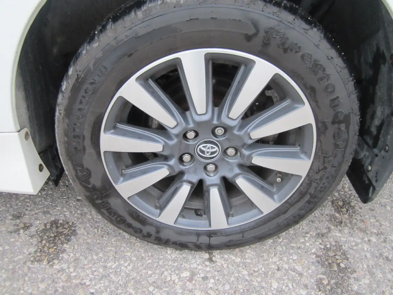 Toyota Sienna снимка Toyota Sienna