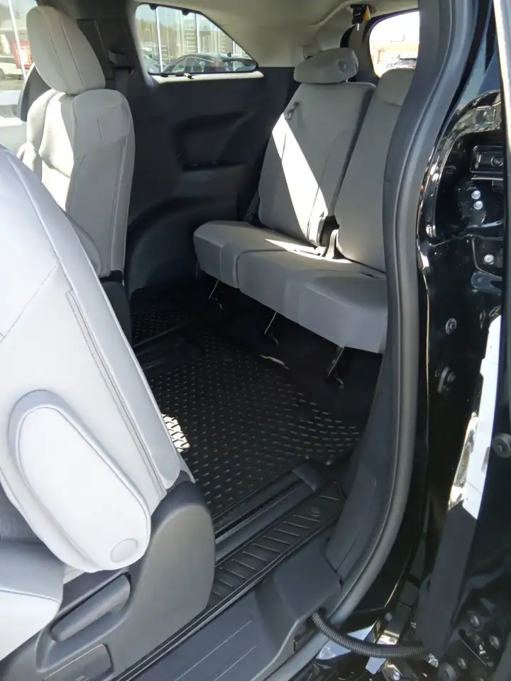 Toyota Sienna снимка Toyota Sienna