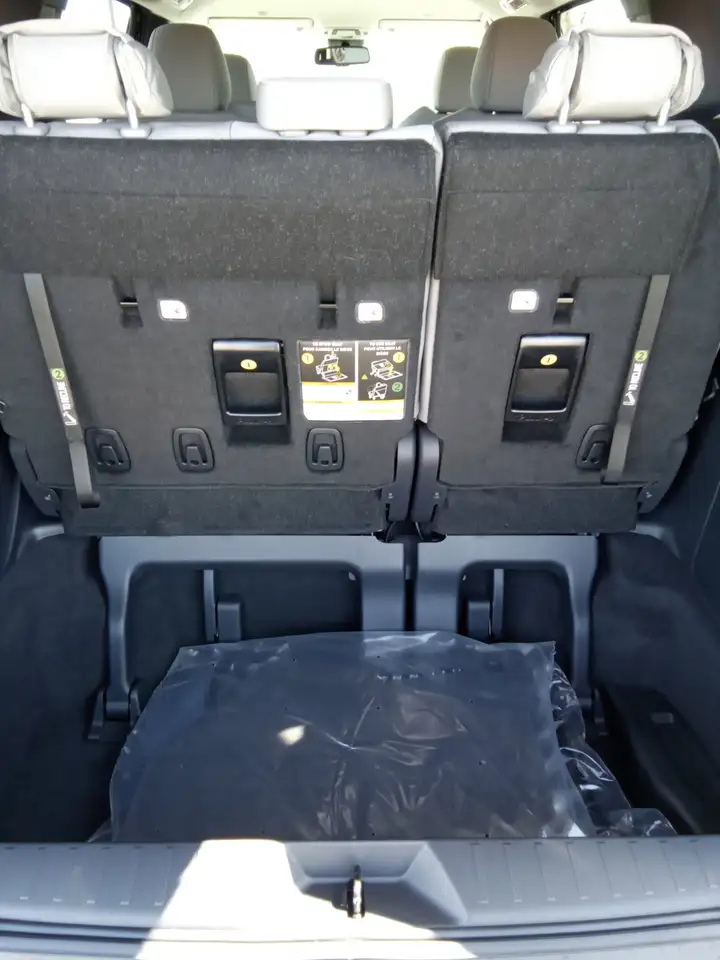Toyota Sienna снимка Toyota Sienna