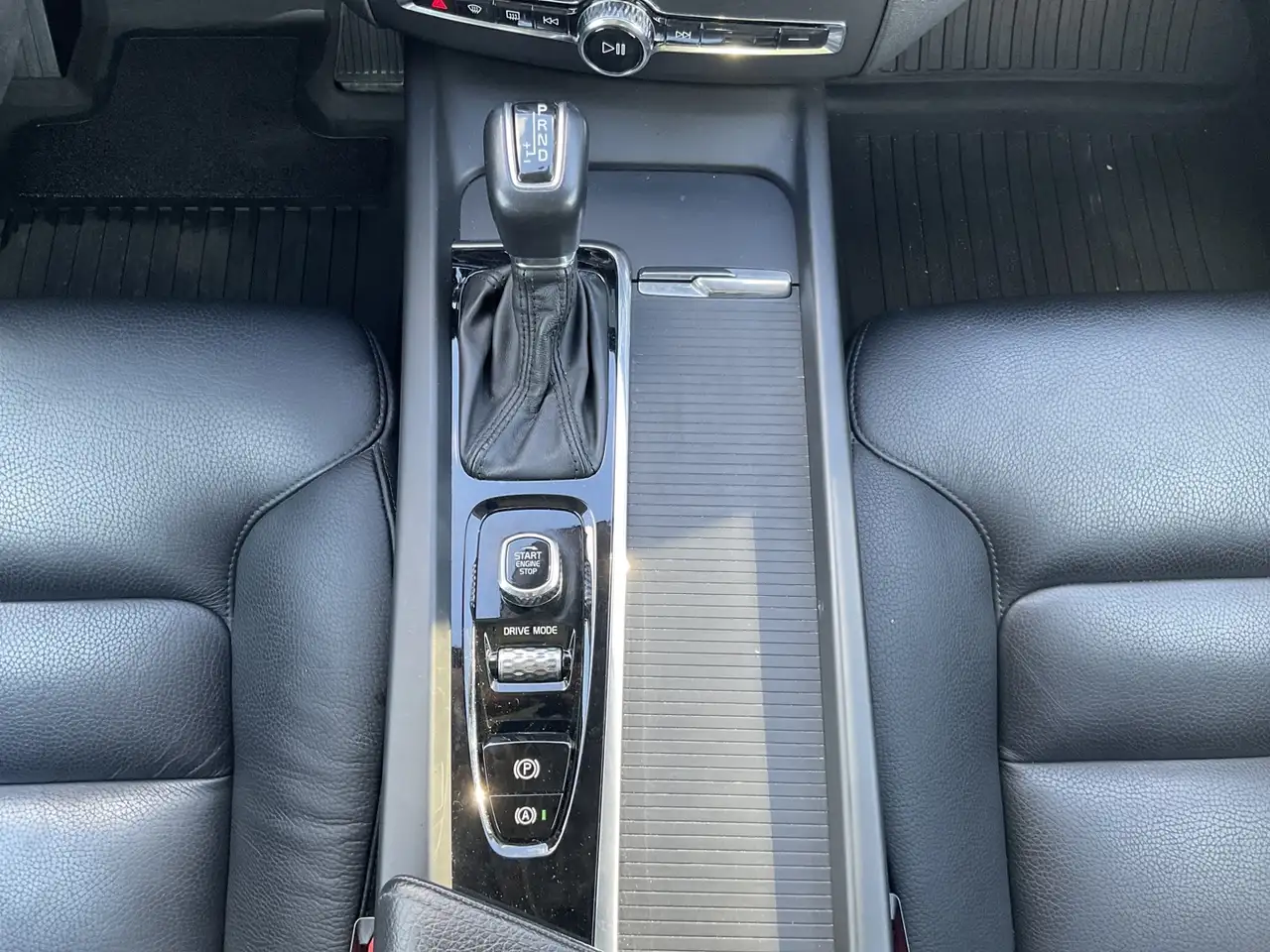 Volvo XC60 снимка Volvo XC60