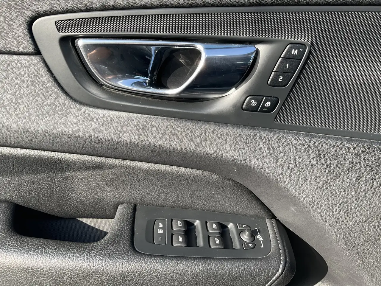 Volvo XC60 снимка Volvo XC60