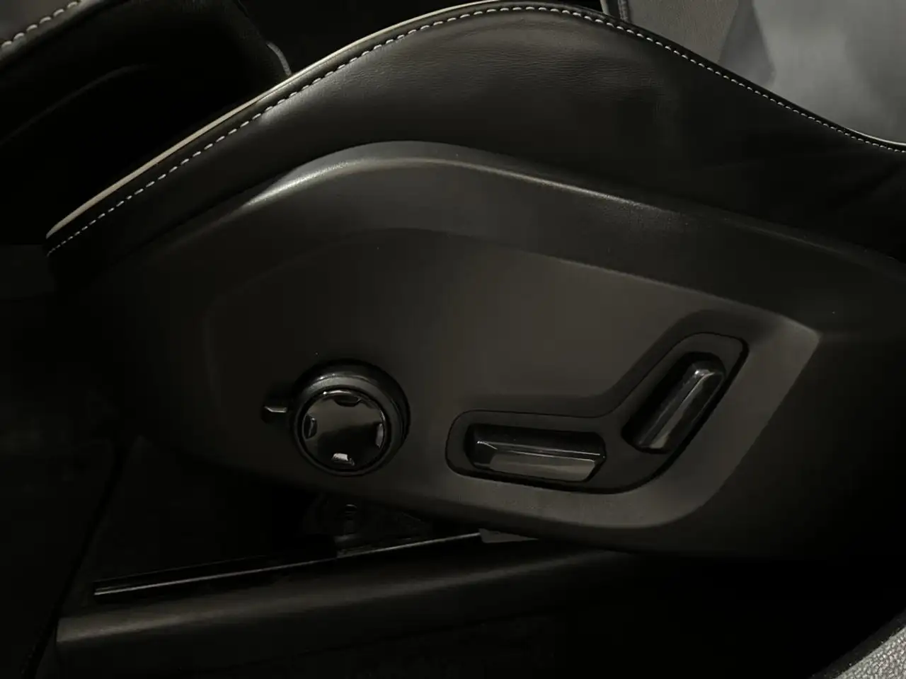 Volvo XC60 photo Volvo XC60