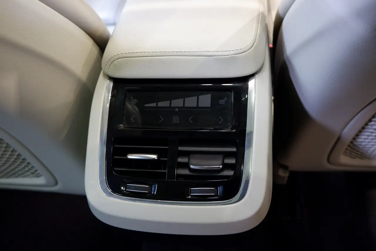 Volvo XC60 снимка Volvo XC60