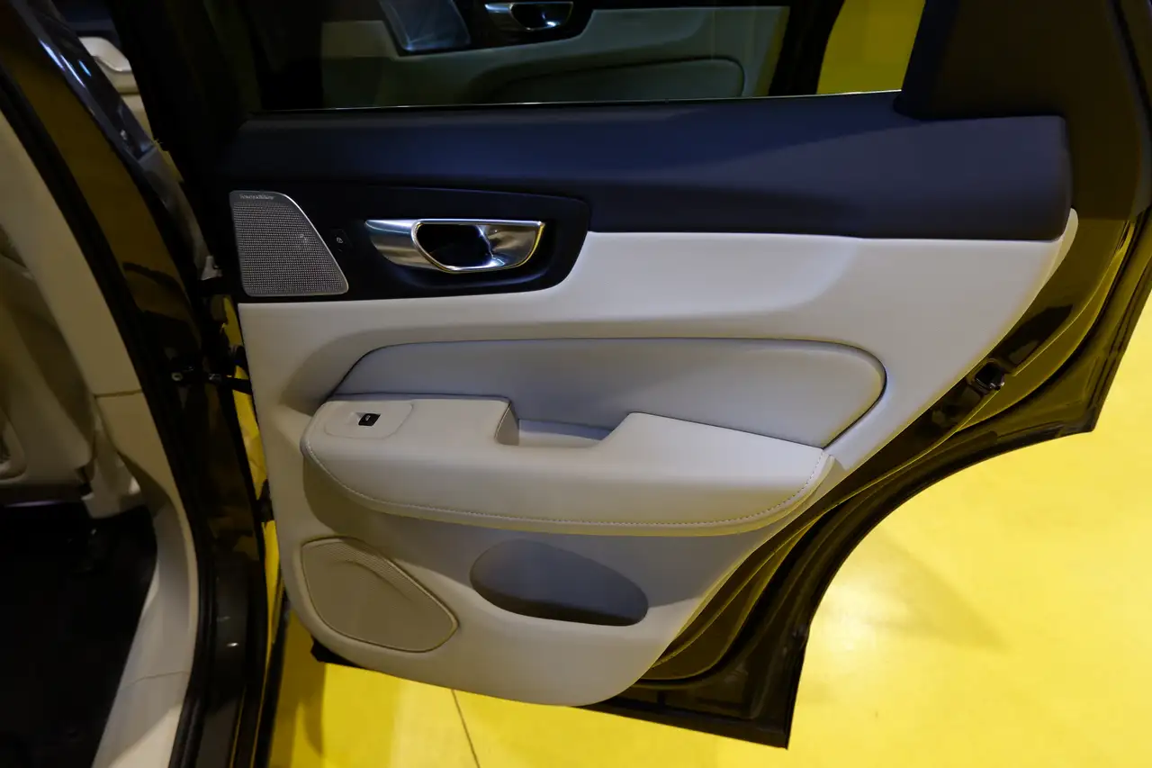 Volvo XC60 снимка Volvo XC60
