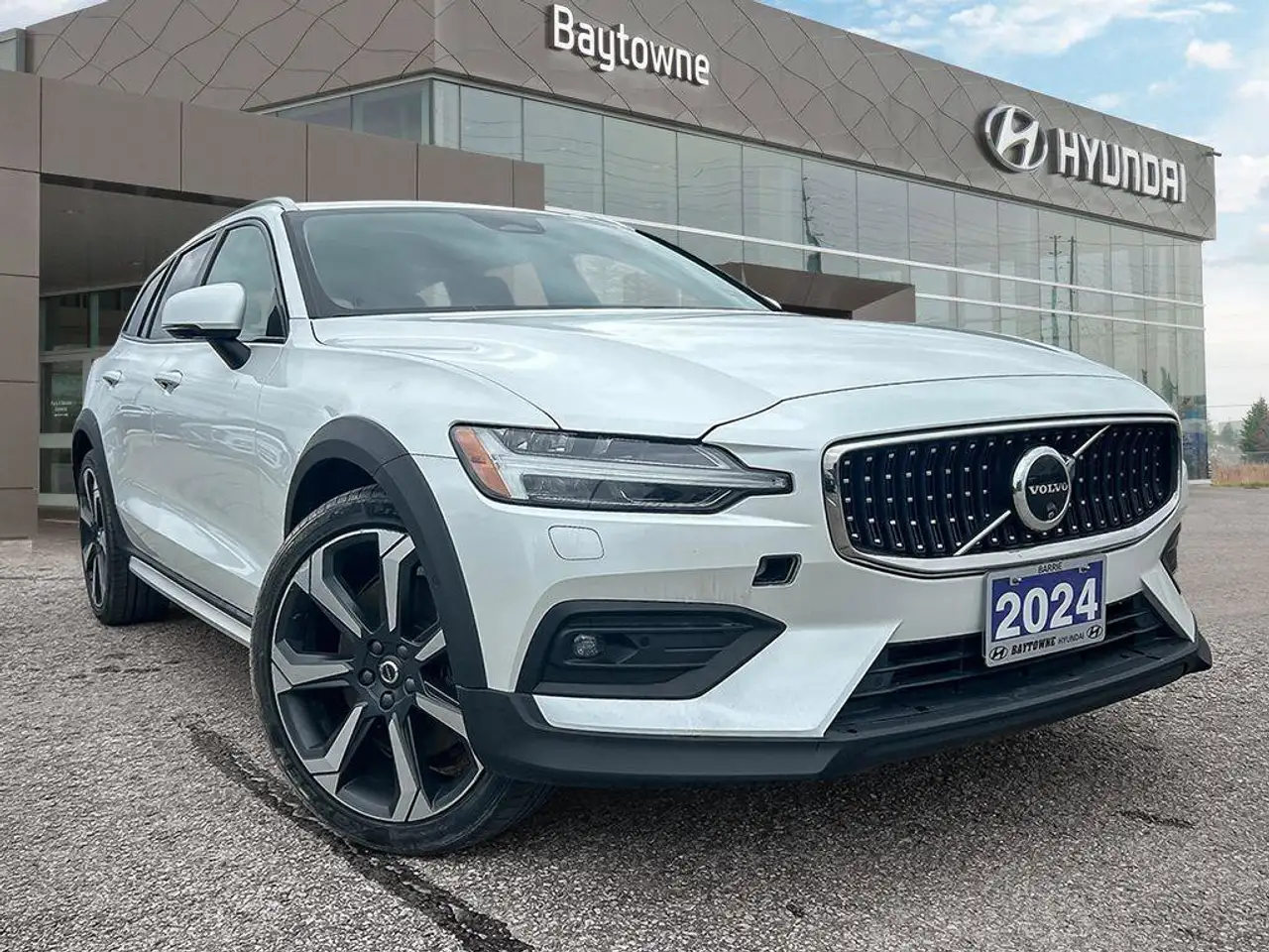Volvo V60 Cross Country снимка Volvo V60 Cross Country