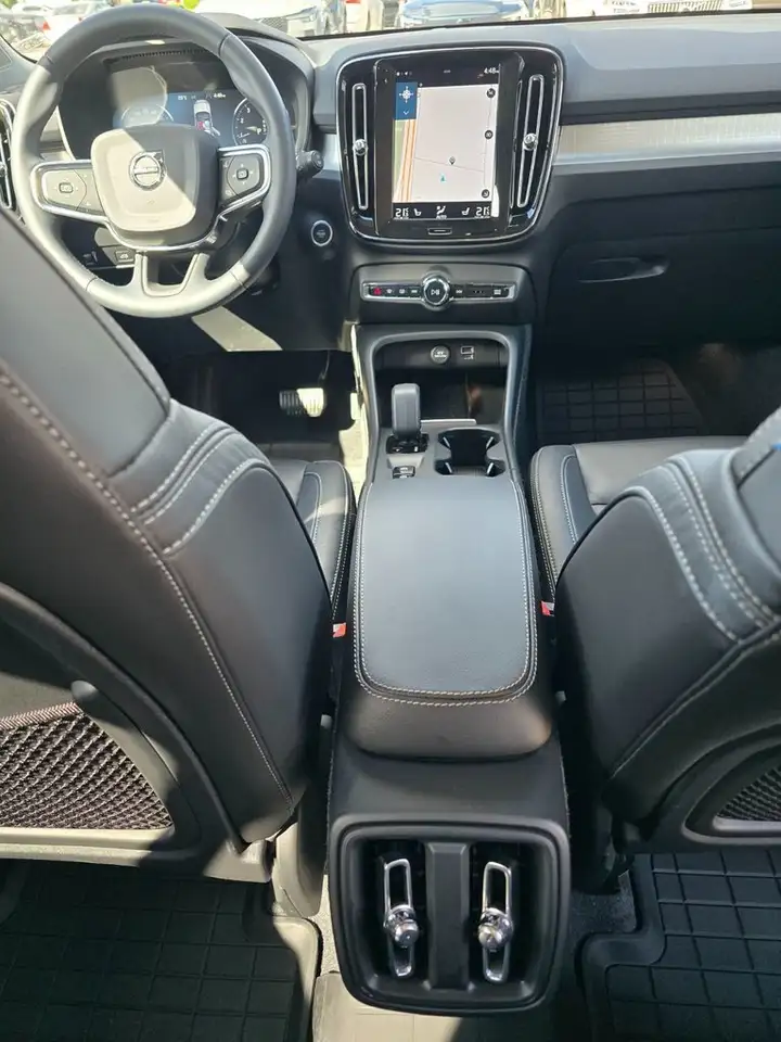 Volvo XC40 photo Volvo XC40