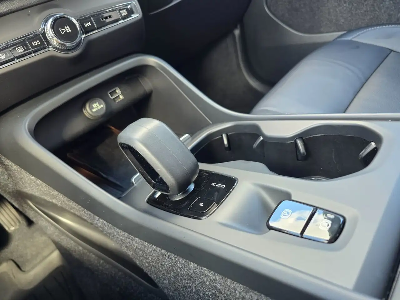 Volvo XC40 photo Volvo XC40