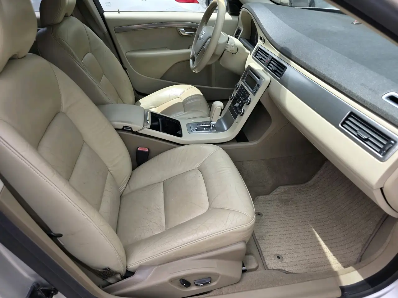 Volvo V70 снимка Volvo V70
