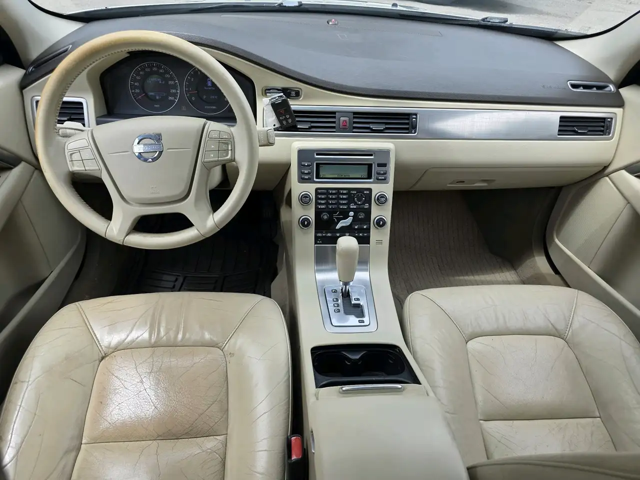 Volvo V70 снимка Volvo V70