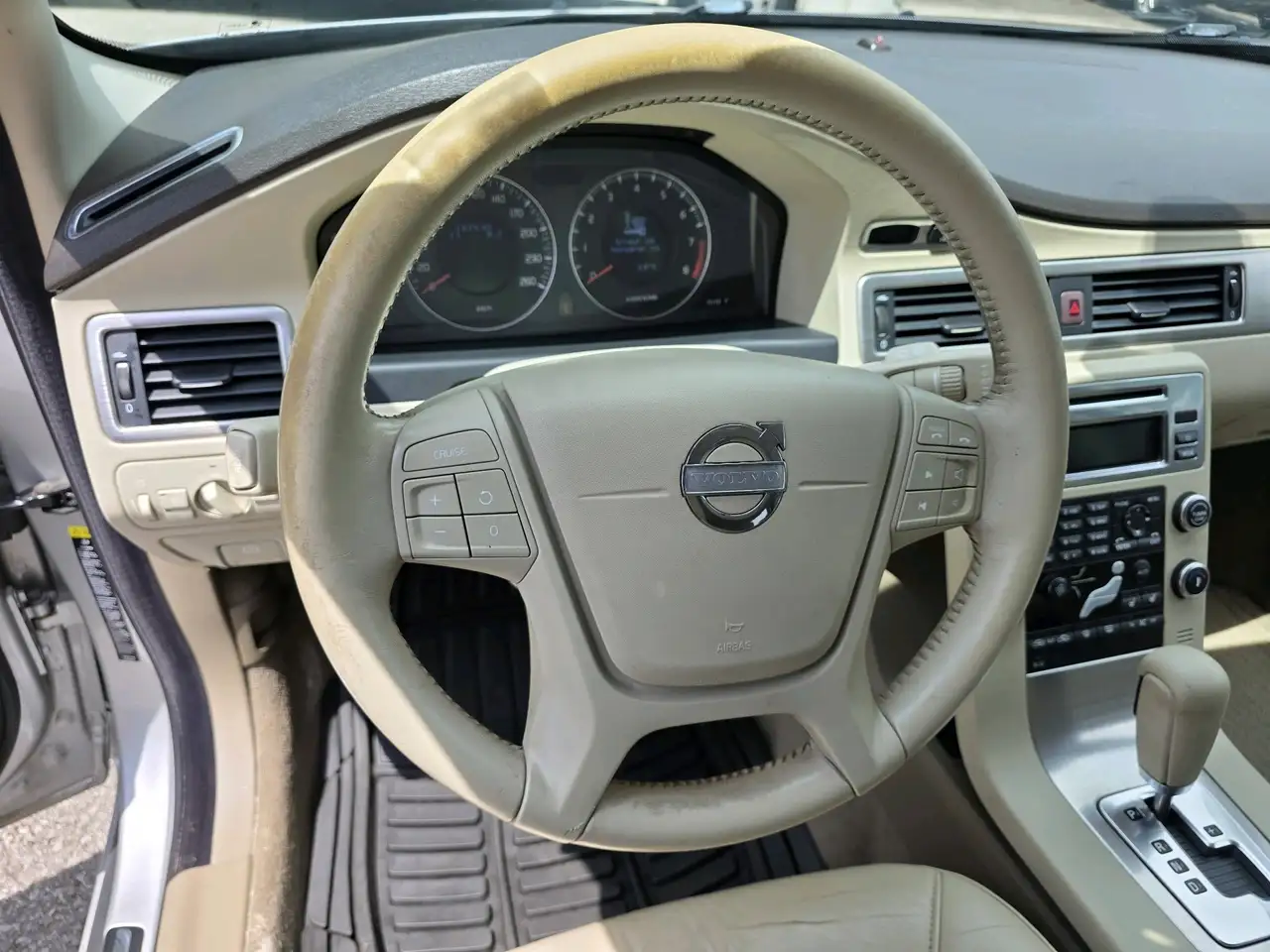 Volvo V70 снимка Volvo V70