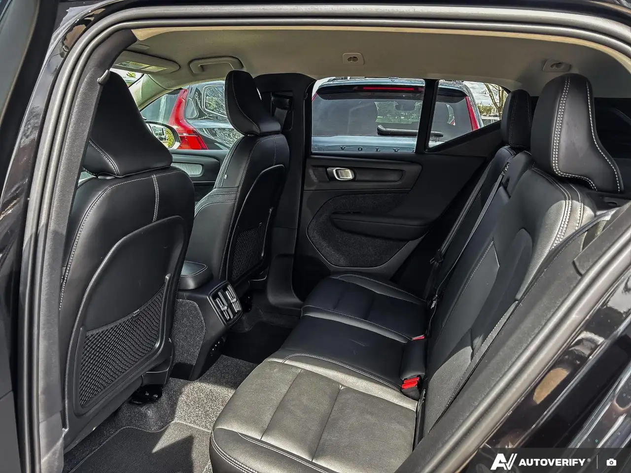 Volvo XC40 photo Volvo XC40
