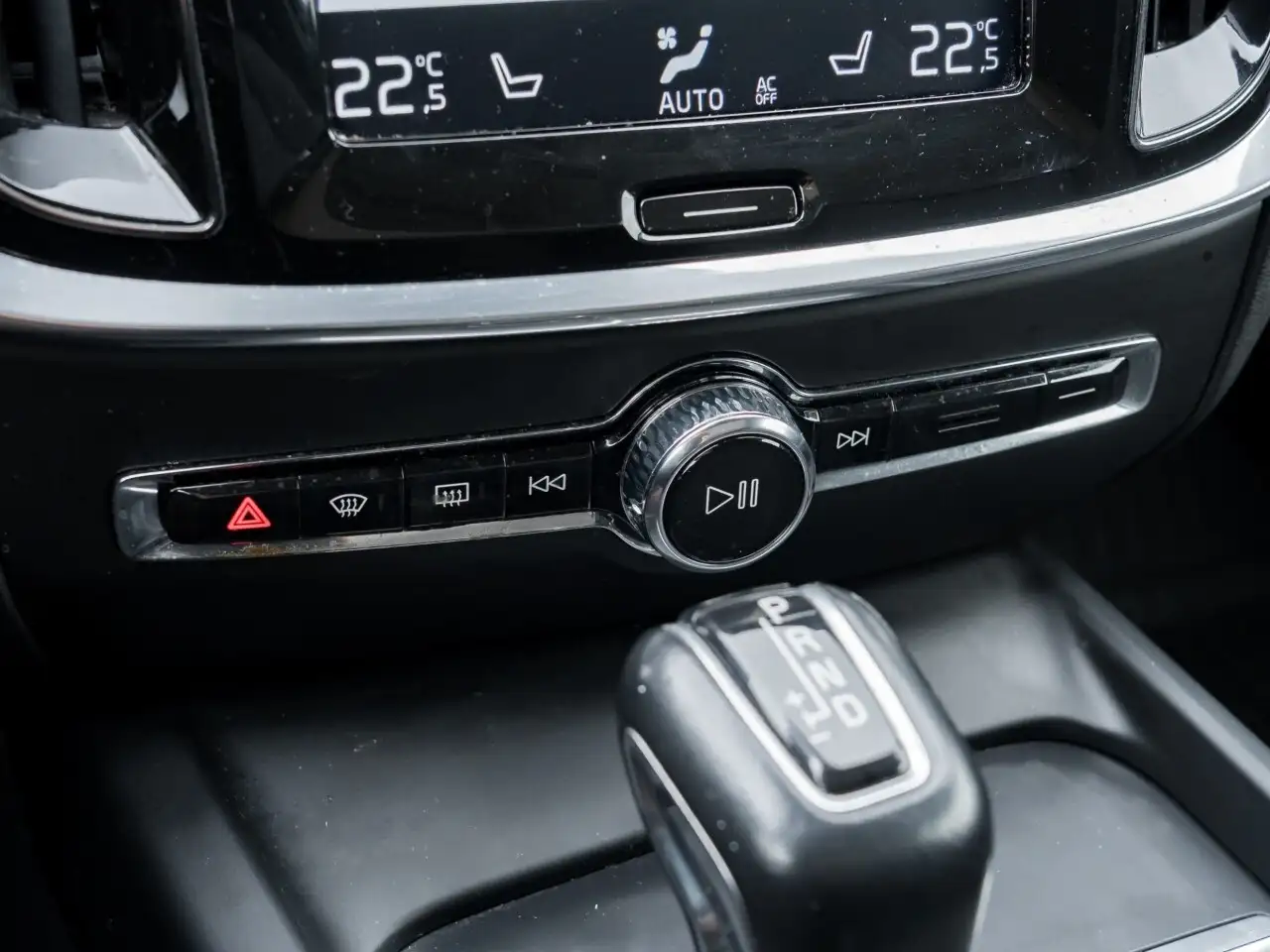 Volvo V60 Cross Country снимка Volvo V60 Cross Country