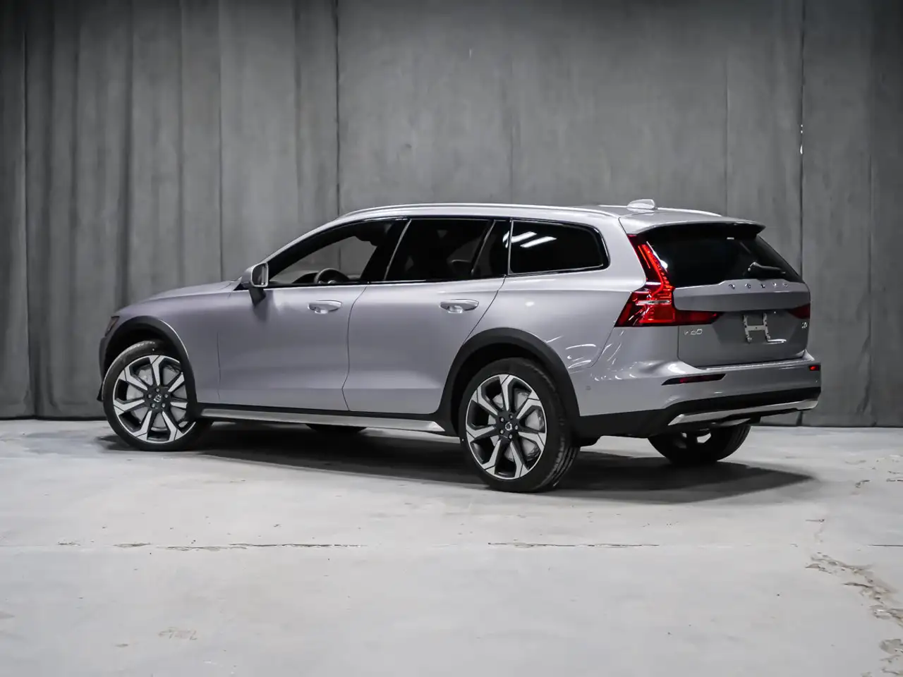 Volvo V60 Cross Country снимка Volvo V60 Cross Country