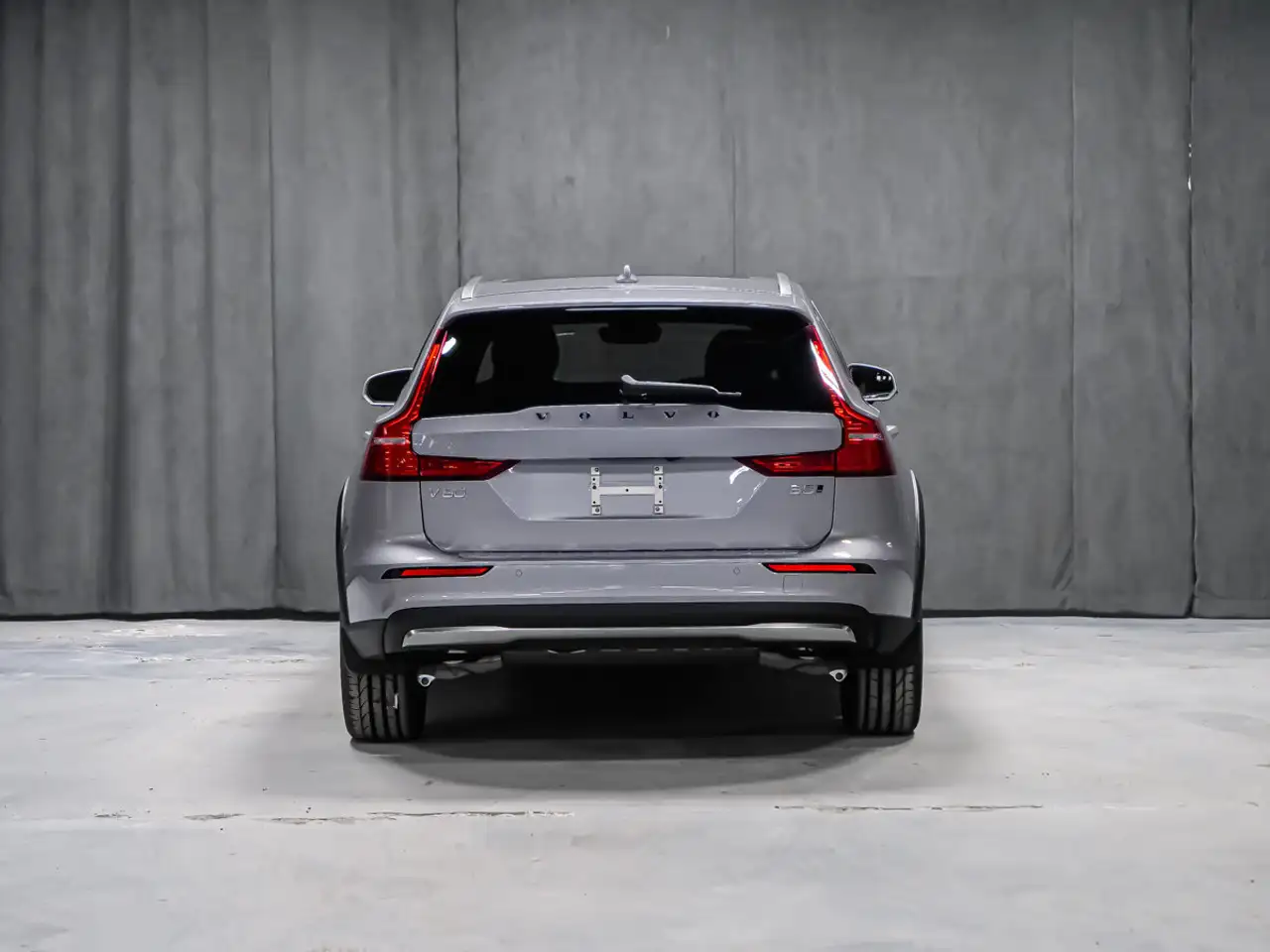 Volvo V60 Cross Country снимка Volvo V60 Cross Country