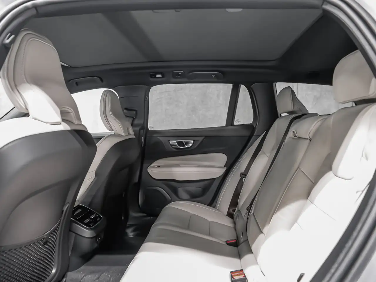 Volvo V60 Cross Country снимка Volvo V60 Cross Country