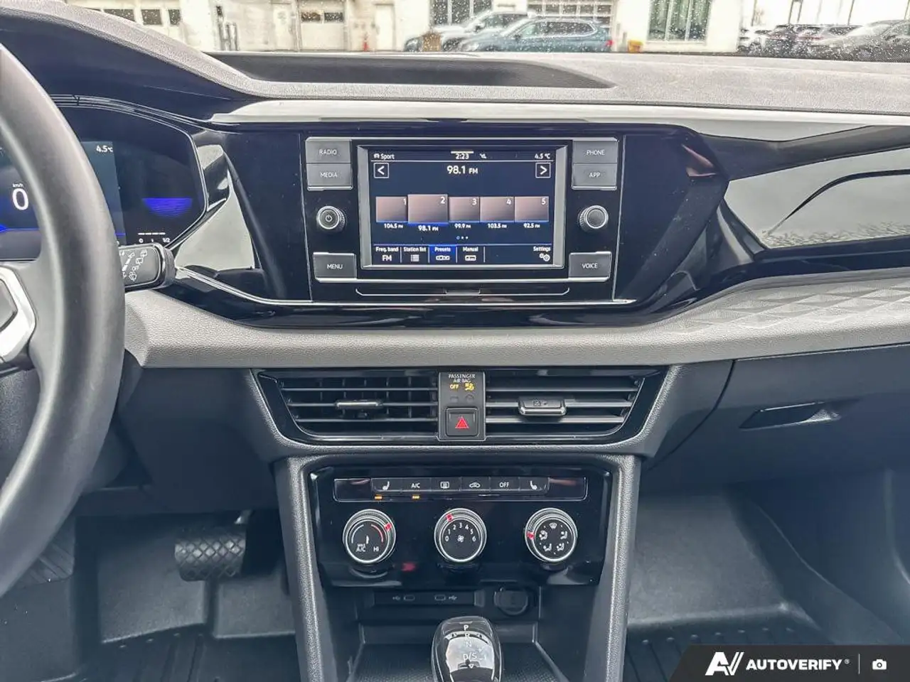 Volkswagen Taos снимка Volkswagen Taos
