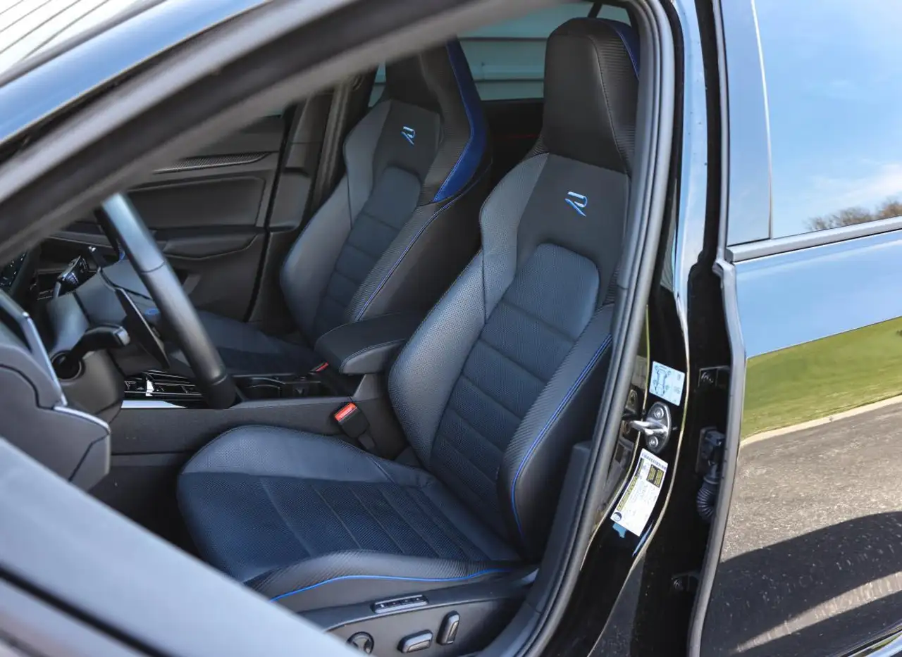 Volkswagen Golf R снимка Volkswagen Golf R