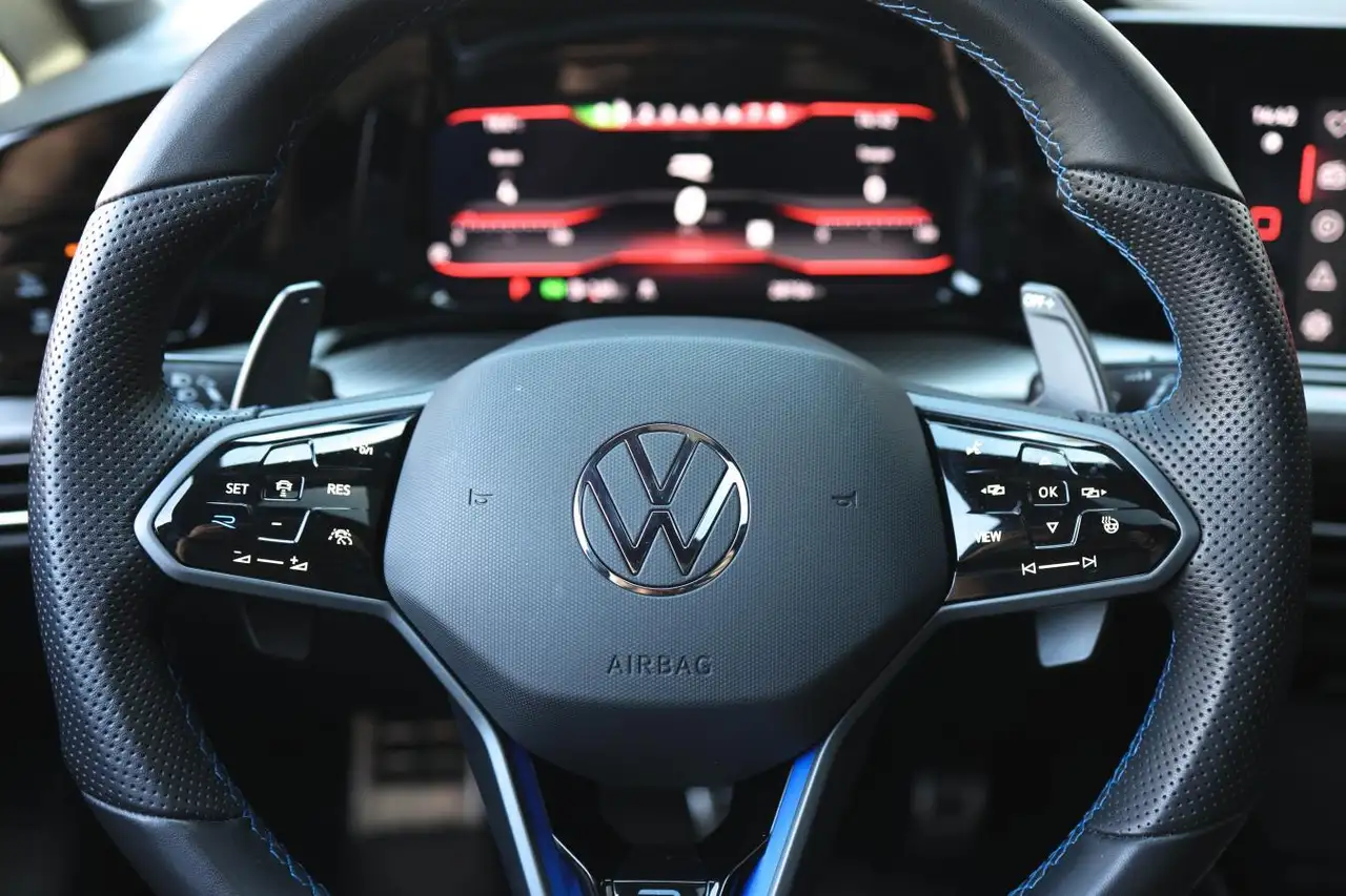 Volkswagen Golf R снимка Volkswagen Golf R