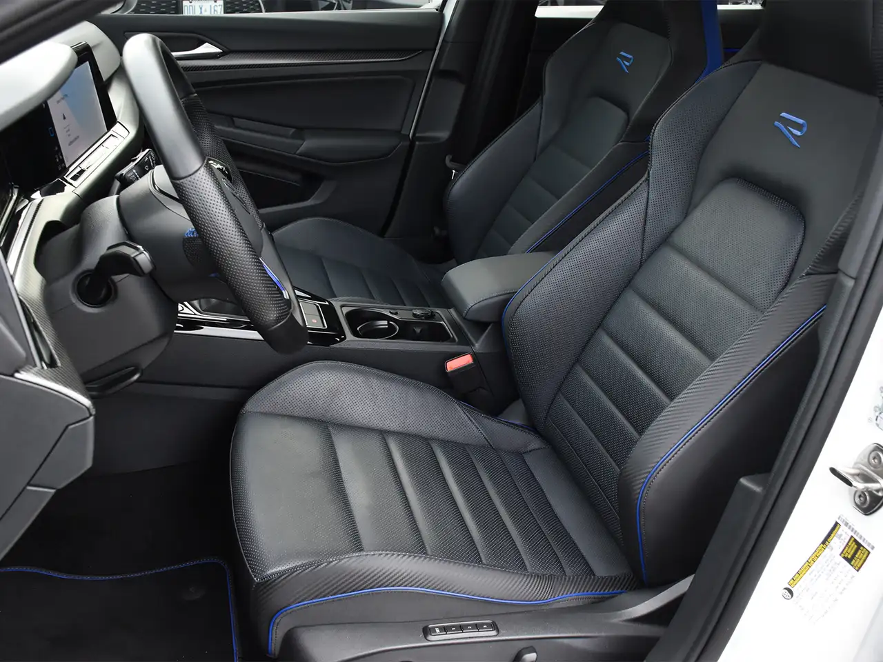 Volkswagen Golf R photo Volkswagen Golf R