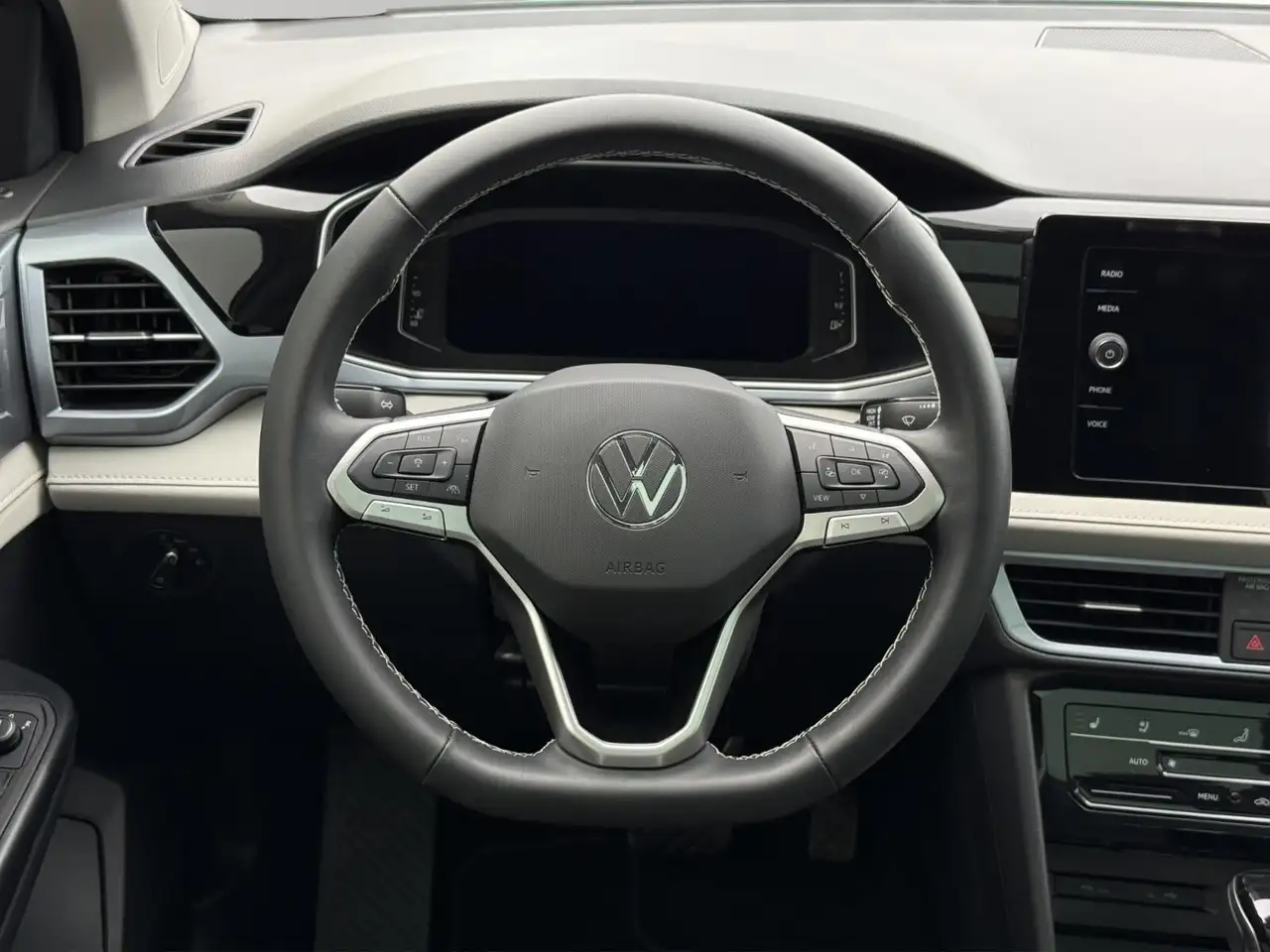 Volkswagen Taos снимка Volkswagen Taos