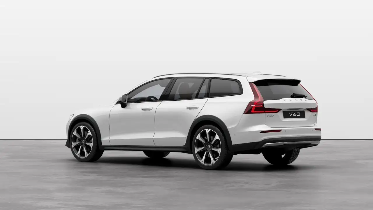 Volvo V60 Cross Country снимка Volvo V60 Cross Country
