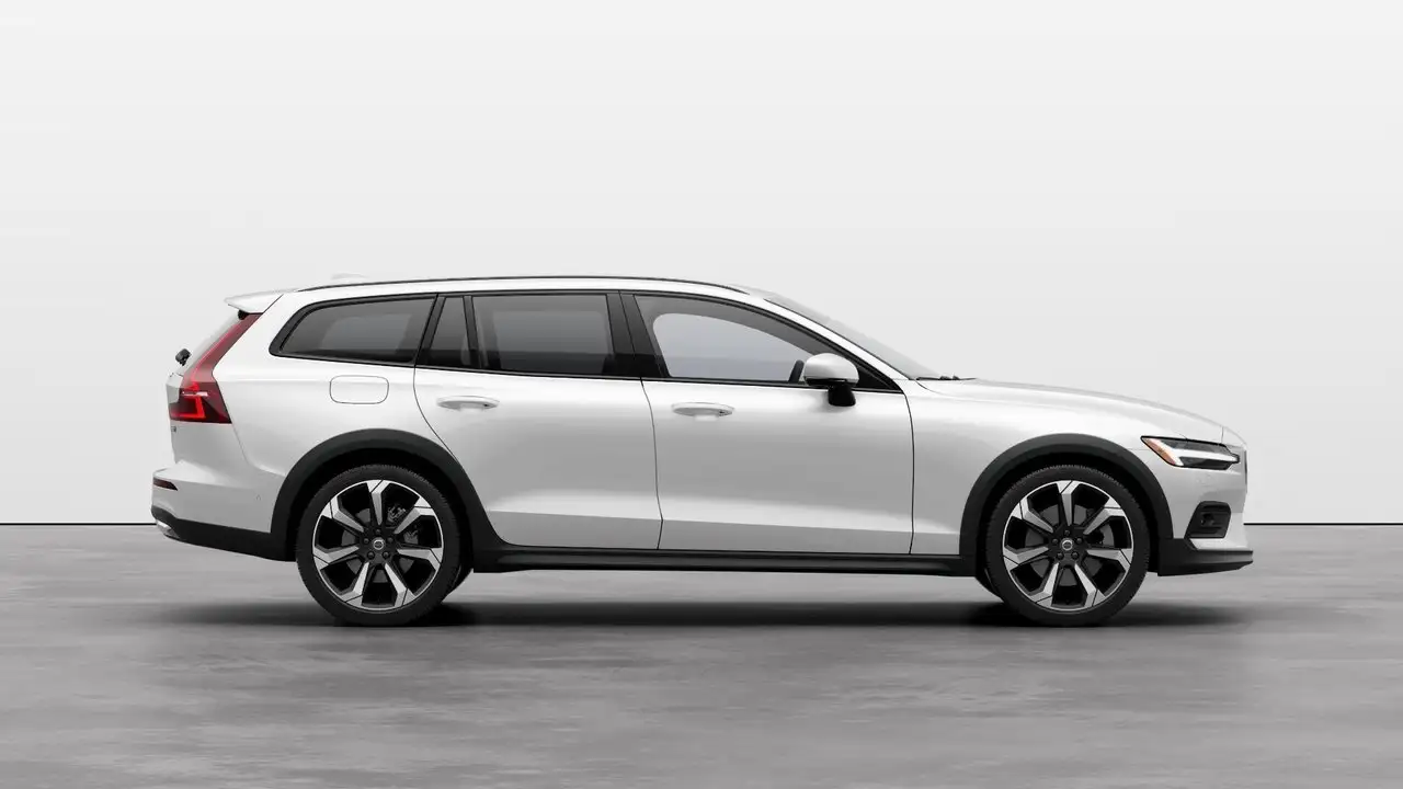 Volvo V60 Cross Country снимка Volvo V60 Cross Country