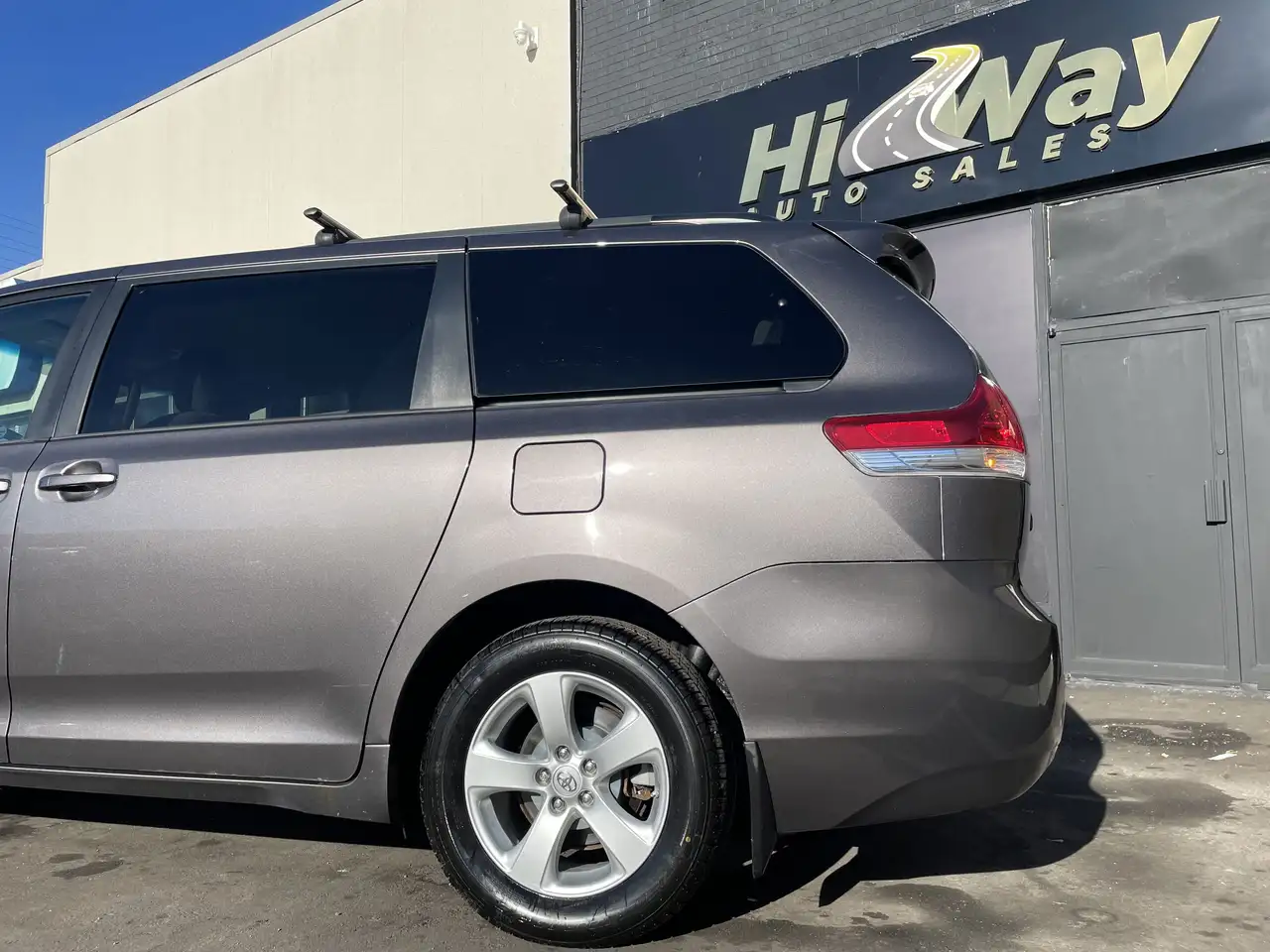 Toyota Sienna снимка Toyota Sienna