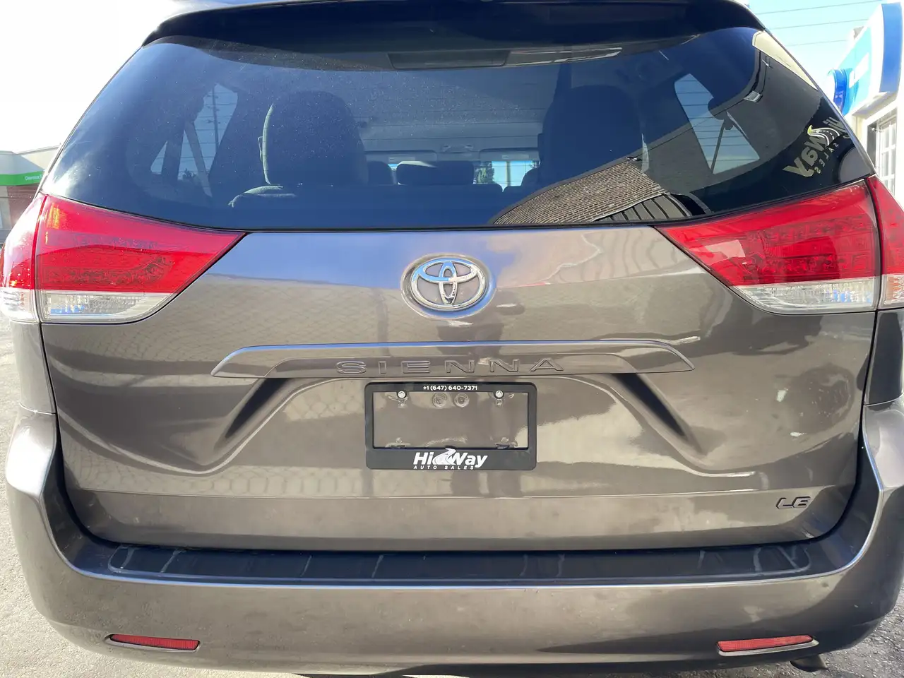 Toyota Sienna снимка Toyota Sienna