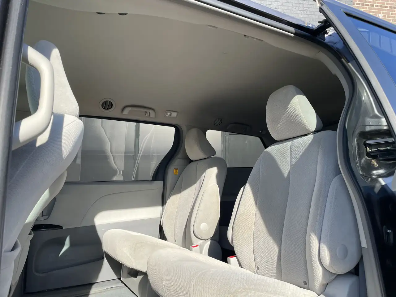Toyota Sienna снимка Toyota Sienna