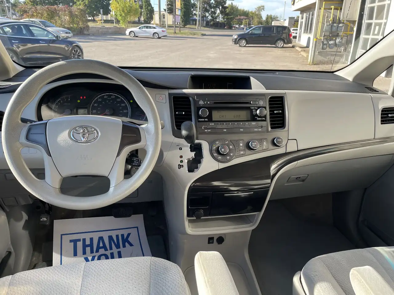 Toyota Sienna снимка Toyota Sienna