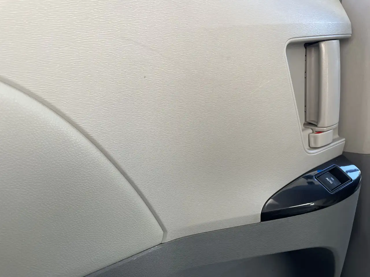 Toyota Sienna снимка Toyota Sienna