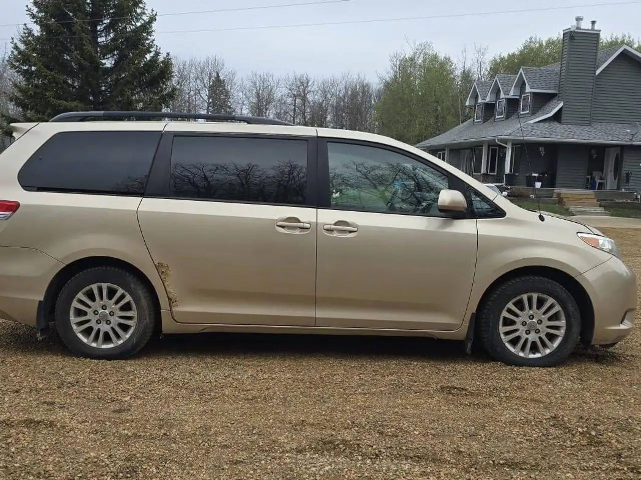 Toyota Sienna photo Toyota Sienna